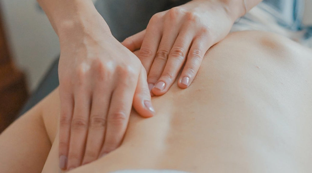 the-benefits-of-kneading-massage-417722_0a101332-b946-4287-bf89-8f0482f5c6b2.jpg?v=1769058476&width=1024