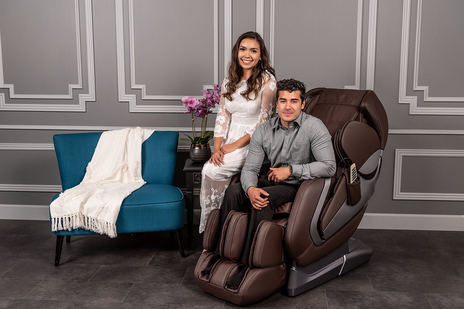 Zarifa USA Z-smart Adjustable Deep Tissue Massage Chair Plus with Speakers, Blue